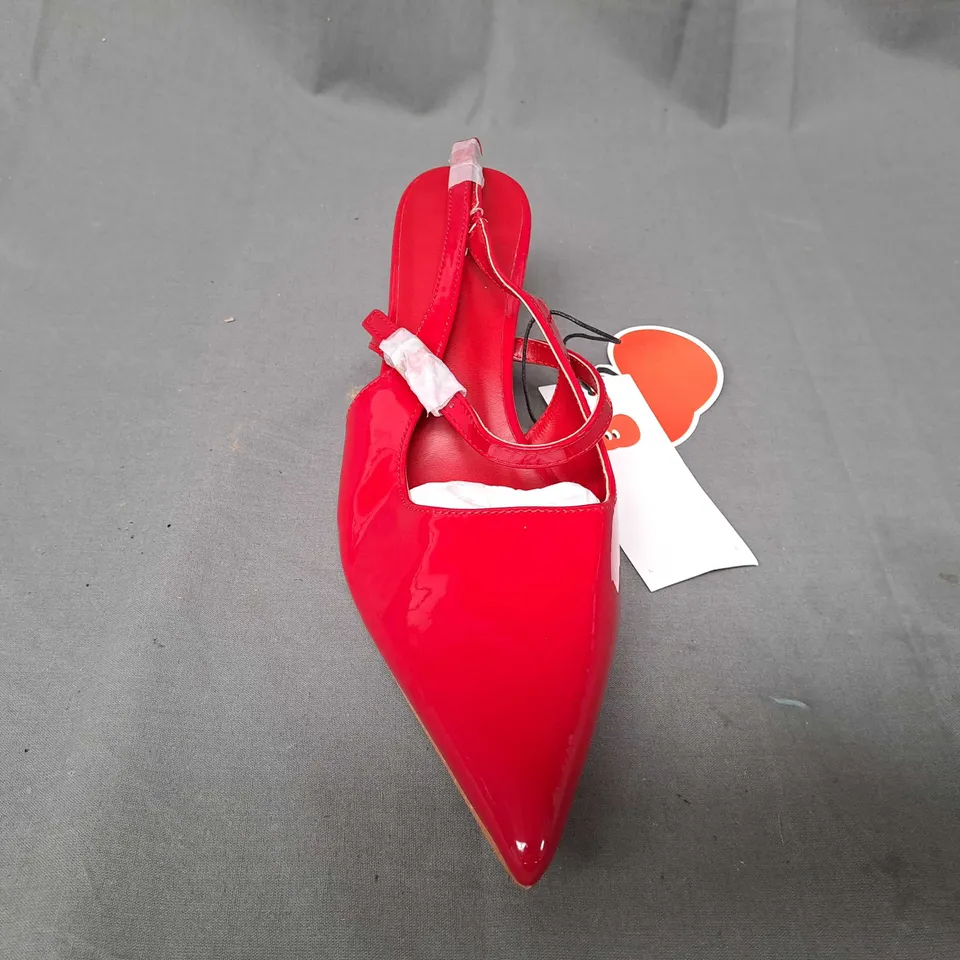 PAIR OF CIDER POINTED TOE LOW HEEL SHOES IN CANDY APPLE RED EU SIZE 38