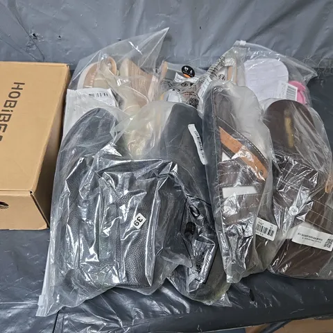 APPROXIMATELY 12 ASSORTED PAIRS OF SHOES AND FOOTWEAR ITEMS IN VARIOUS STYLES AND SIZES TO INCLUDE REDFISH, NEW LOOK, HOBIBEAR, ETC