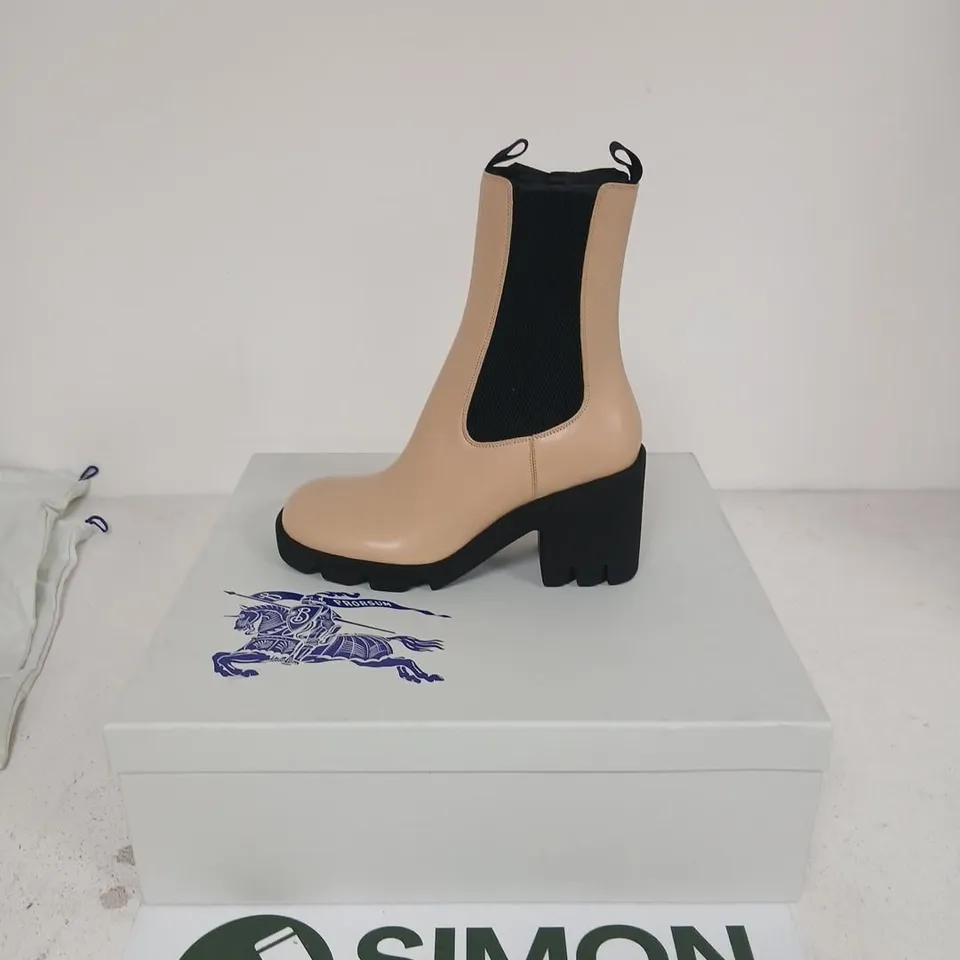 BURBERRY LEATHER CHELSEA BOOTS – CUSTARD BEIGE, UK 7 (EU 40)