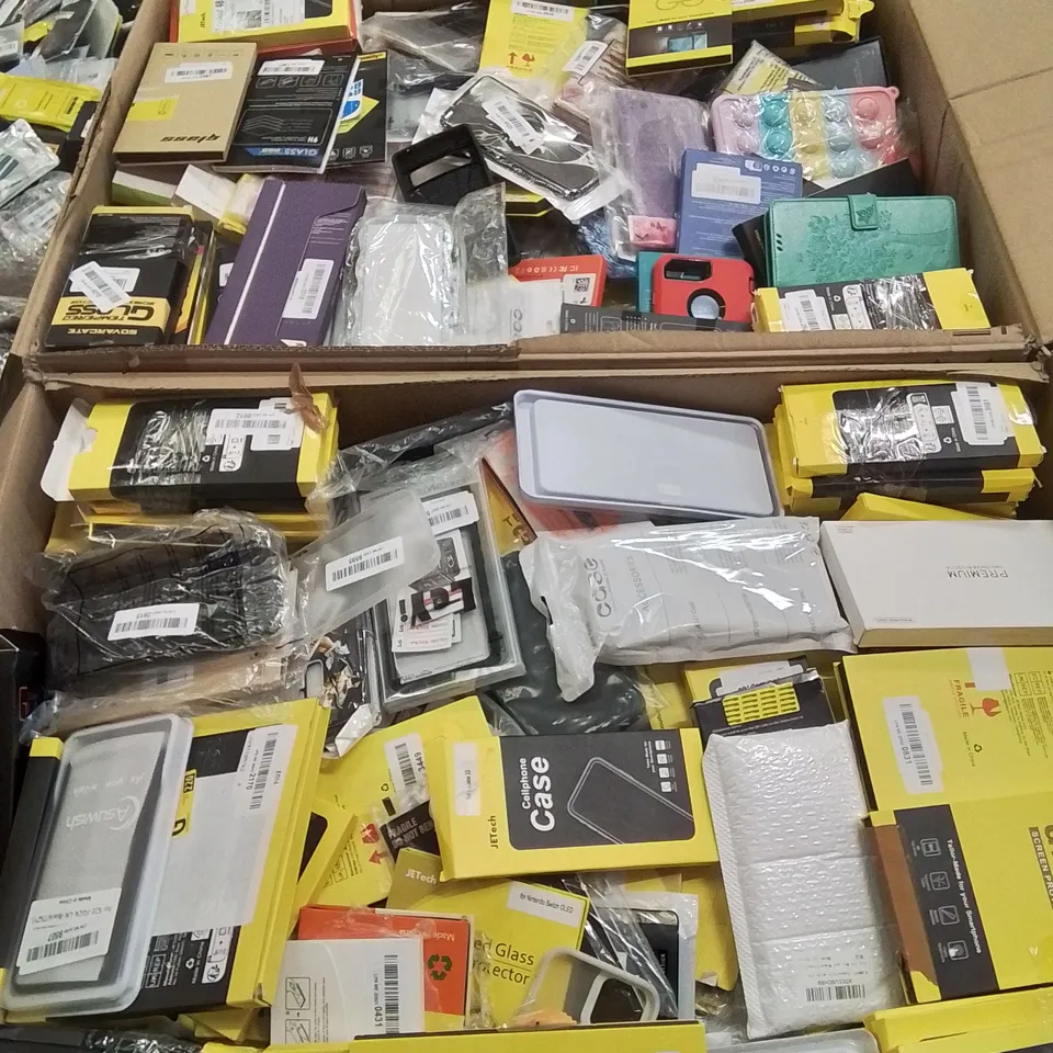 PALLET CONTAINING VERY LARGE AMOUNT OF VARIOUS PHONE CASES [MODELS AND MAKES VARY]