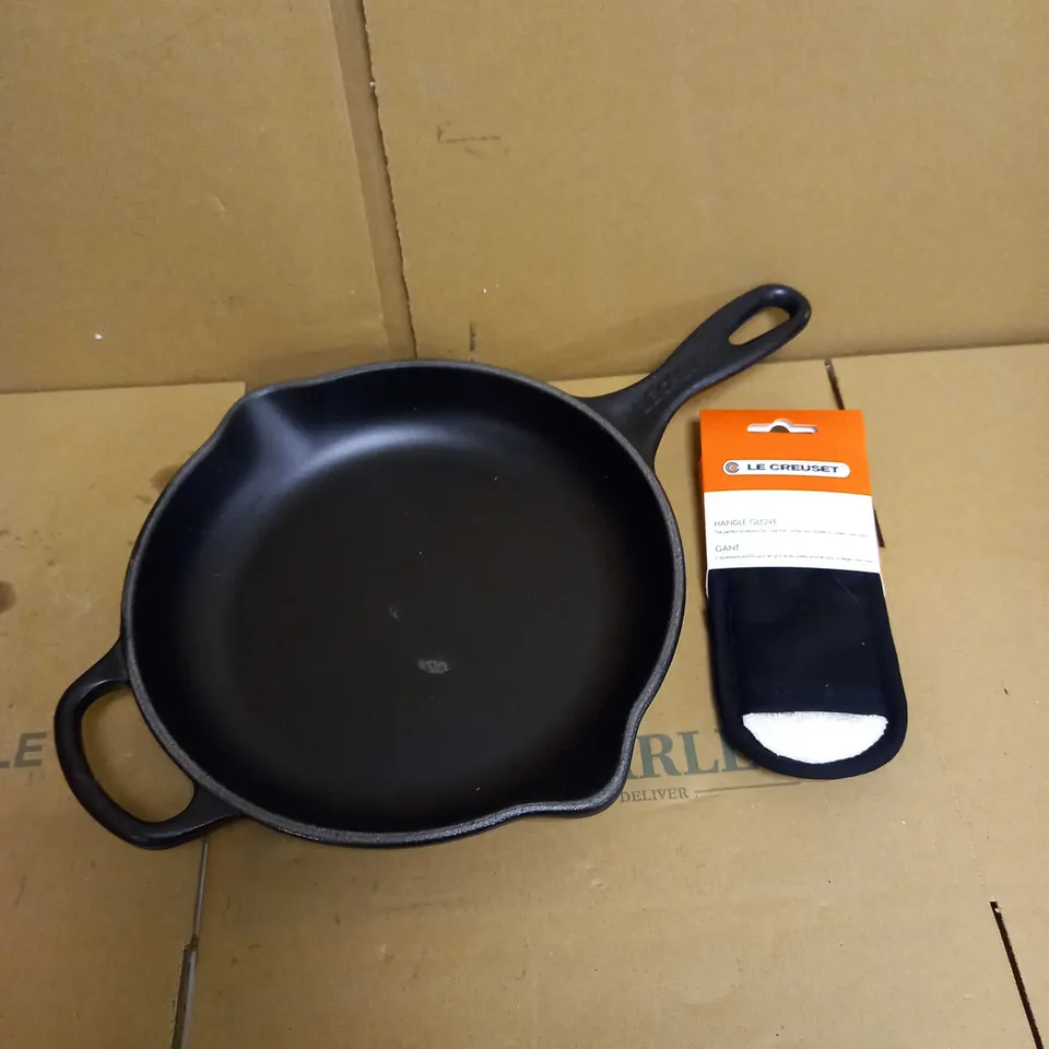 LE CREUSET SIGNATURE ENAMELLED CAST IRON SKILLET FRYING PAN