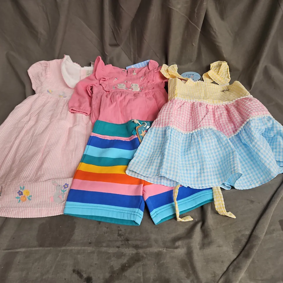 LOT OF 4 ASSORTED KIDS CLOTHING ITEMS IN VARIOUS SIZES TO INCLUDE - DRESS - SHORTS - ROMPER