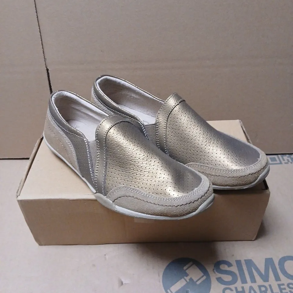 DOWN TO EARTH WOMEN'S METALLIC SLIP-ON SHOES – UK 6