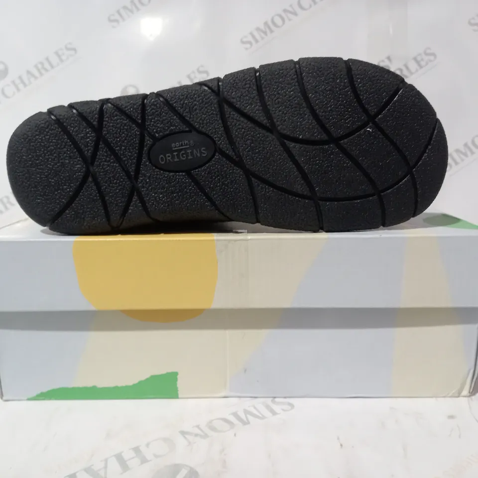 BOXED PAIR OF EARTH ORIGINS EMMALYN BLACK BOOTIES - SIZE 6