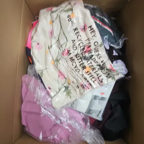 APPROXIMATELY 20 ASSORTED CLOTHING ITEMS IN VARIOUS SIZES, STYLES AND COLOURS