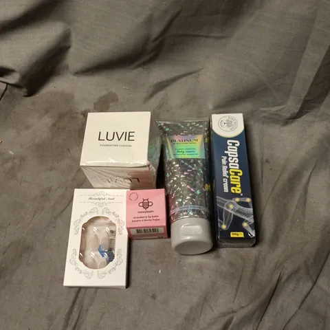 APPROXIMATELY 20 ASSORTED COSMETIC ITEMS TO INCLUDE PAIN RELIEF CREAM, LUVIE FOUNDATION CUSHION, BODY CREAM, HONEYBALM LIP BALM ETC