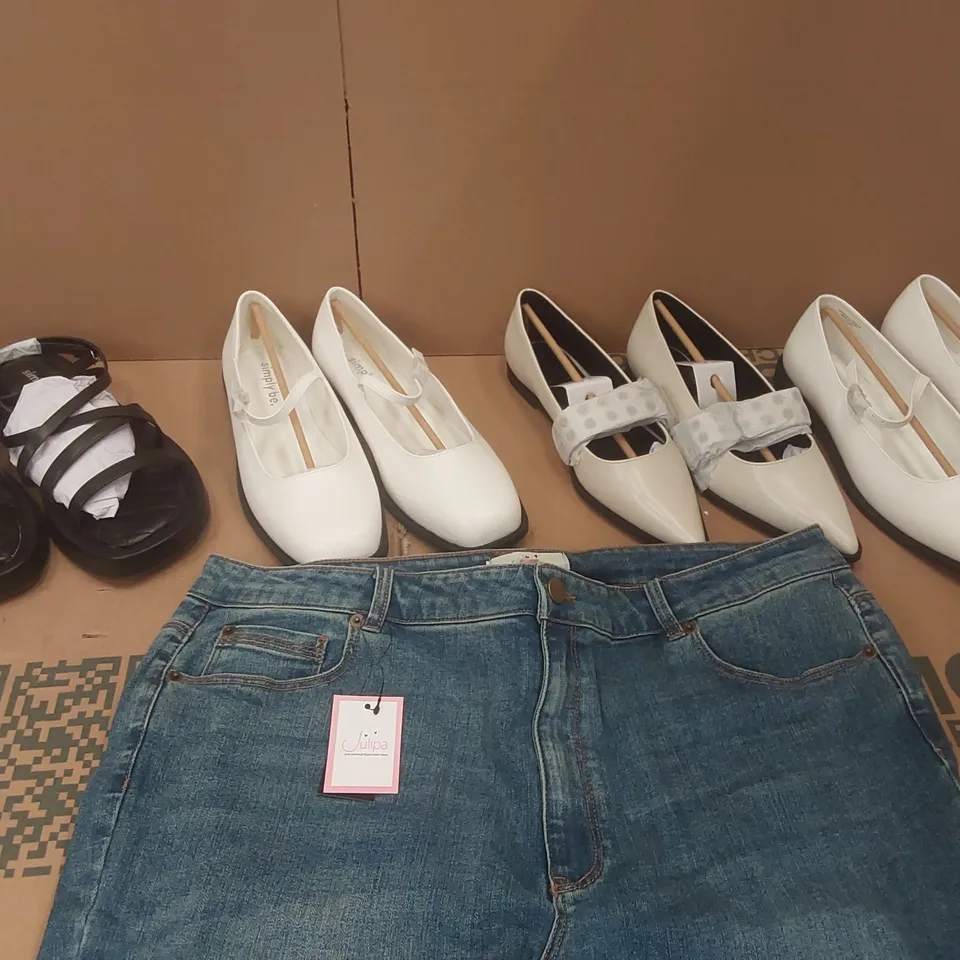PALLET CONTAINING APPROXIMATELY 300x BRAND NEW ASSORTED DESIGNER SHOES AND CLOTHING ITEMS INCLUDING: SIMPLY BE SHOES, JULIPA JEANS ECT
