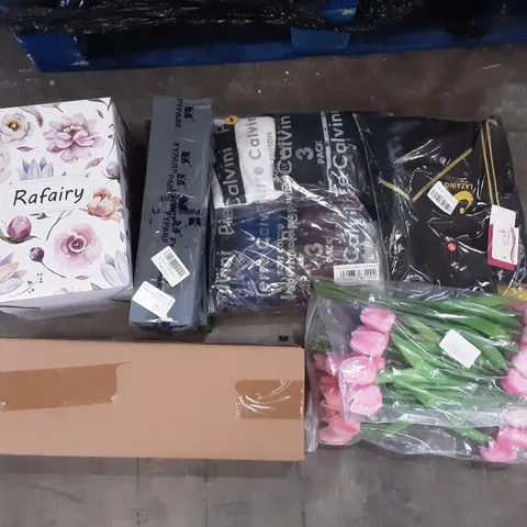 PALLET OF ASSORTED HOMEWARE ITEMS TO INCLUDE WAX MELTERS, COLLAGE KITS, BOXER SHORTS ETC