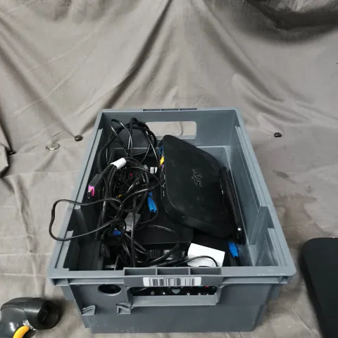 TOTE OF APPROXIMATELY 10 ASSORTED ITEMS TO INCLUDE: SKY ROUTER 