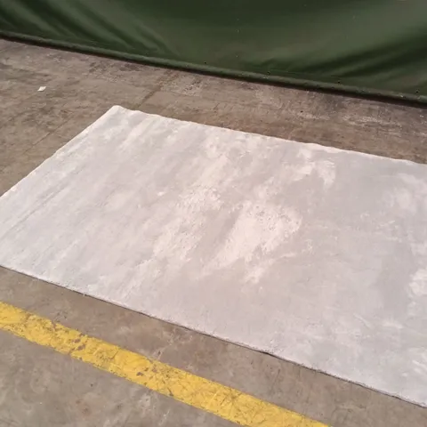 QUALITY DESIGNER AREA RUG - APPROXIMATELY 198CM X 140CM