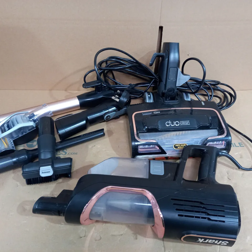 SHARK CORDED STICK VACUUM HZ500UKT