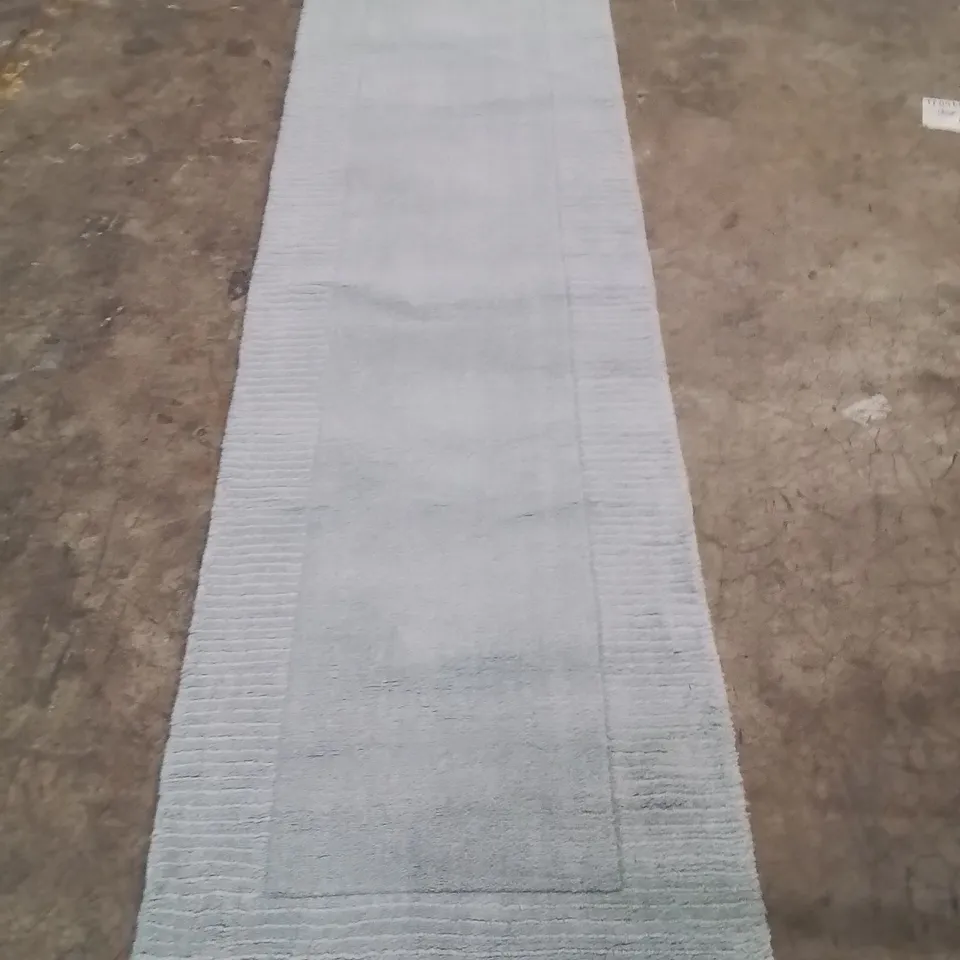 QUALITY DESIGNER AREA RUG - APPROXIMATELY 300X65CM