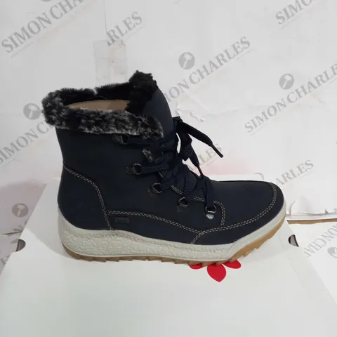 BOXED PAIR OF RIEKER WARM HIKING BOOTS, NAVY - SIZE 6 