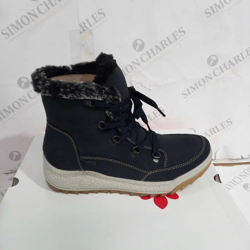 BOXED PAIR OF RIEKER WARM HIKING BOOTS, NAVY - SIZE 6 