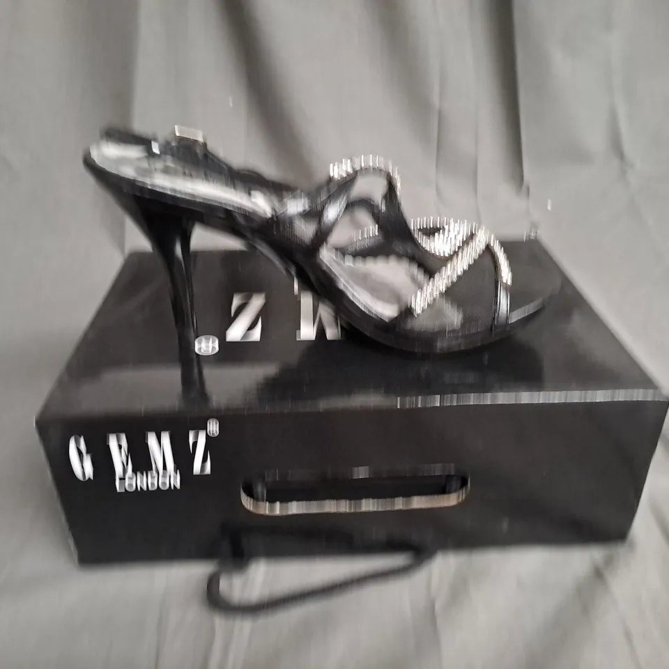 BOXED LOT OF 12 PAIRS OF GEMZ LONDON LADIES SANDALS BLACK. VARIOUS SIZES