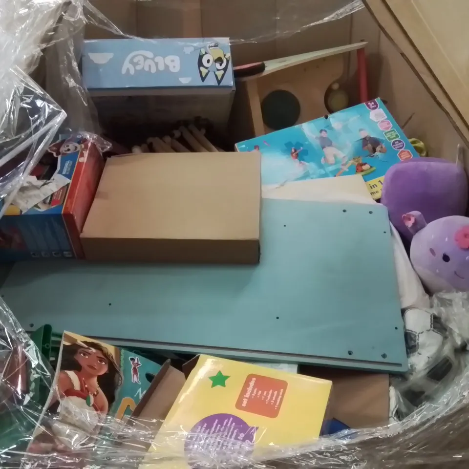 PALLET OF ASSORTED HOUSEHOLD GOODS AND PRODUCTS TO INCLUDE;CHRISTMAS TREE,WATER AND SAND TABLE,KIDS CAR TOY