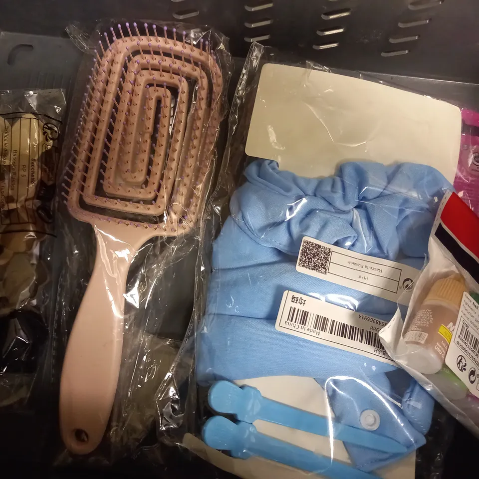 APPROXIMATELY 10 ASSORTED HEALTH AND BEAUTY PRODUCTS TO INCLUDE PIXI SKINTREATS GLOW TONIC, REVOLUTION SKIN BODY BLEMISH SPRAY, EUCERIN BATH & SHOWER OIL, MONDAY SMOOTH SHAMPOO 