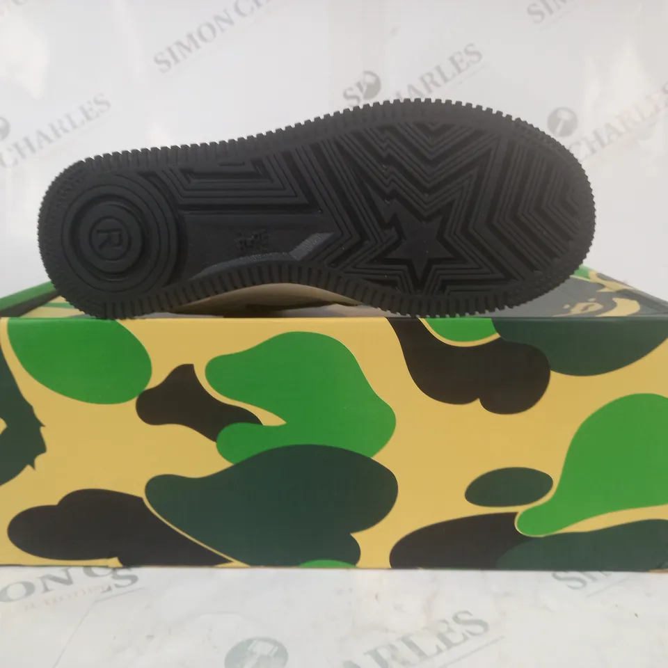 BOXED PAIR OF A BATHING APE SHOES IN BLACK/WHITE UK SIZE 4