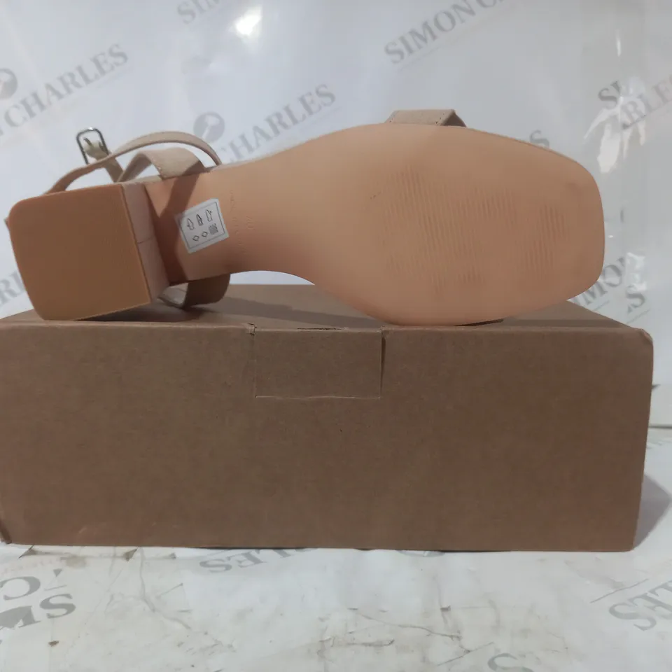 BOXED PAIR OF MONSOON BRIDAL OPEN TOE BLOCK HEEL SANDALS IN NUDE EU SIZE 40