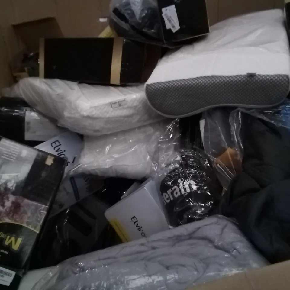 PALLET OF ASSORTED ITEMS INCLUDING AMERIERGO FOOT REST, ELVIROS MEMORY FOAM CERVICAL PILLOW, NOFFA PILLOW, CONTOUR MEMORY FOAM PILLOW , 100FT EXPANDING HOSE, LEMONDUCK SEAT CUSHION