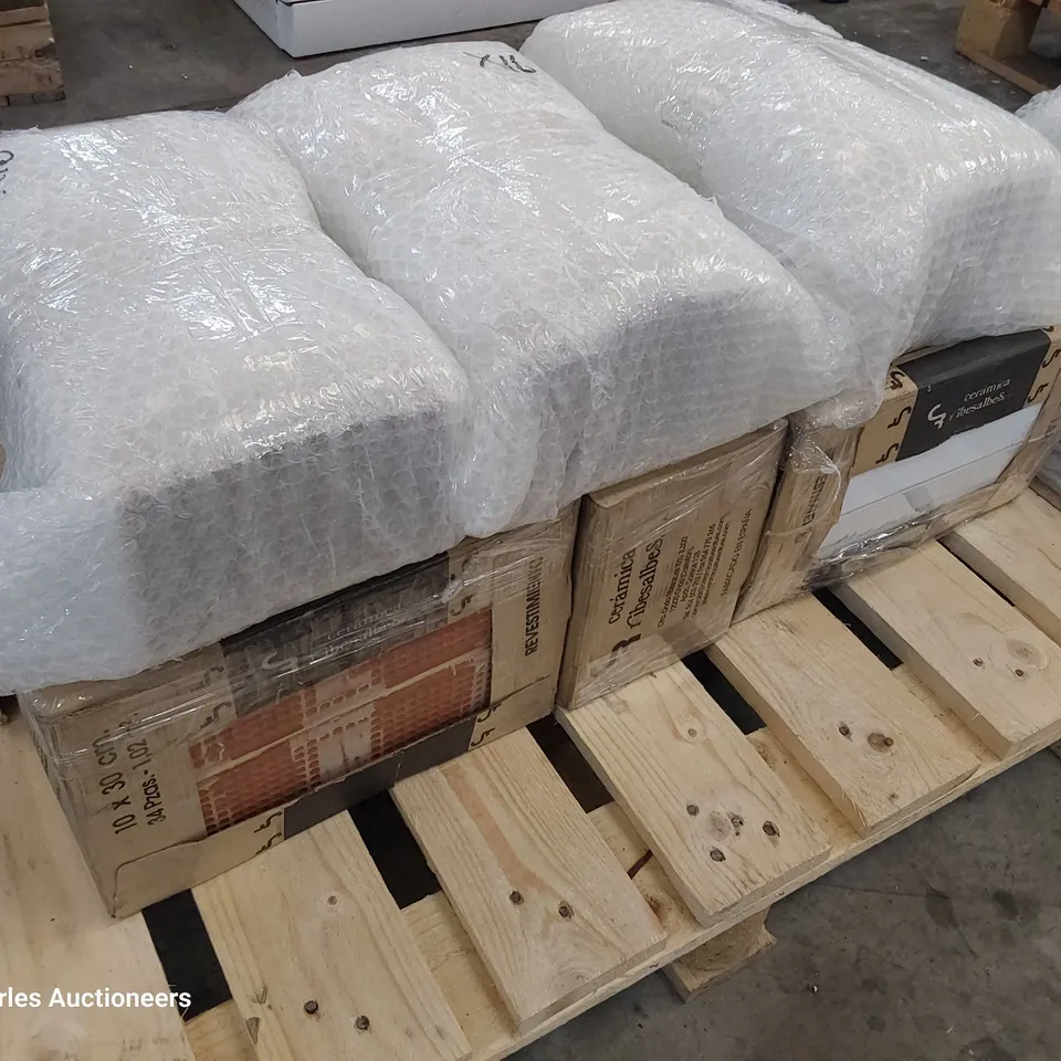PALLET OF APPROXIMATELY 218 FLAT GLOSS WHITE TILES EACH 10 × 30cm TOTAL 6.5 sq m