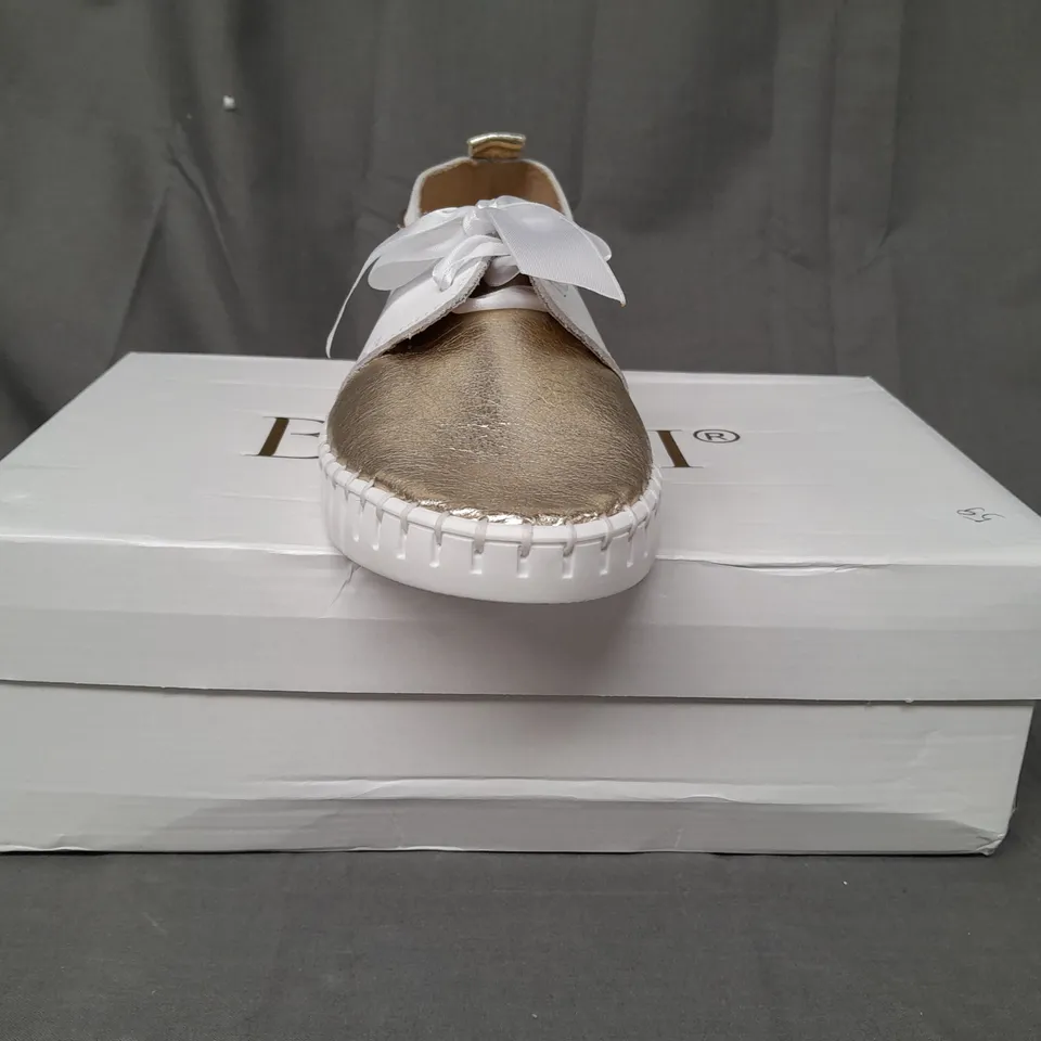 BOXED PAIR OF BOOCI SHOES IN WHITE/METALLIC GOLD EU SIZE 38