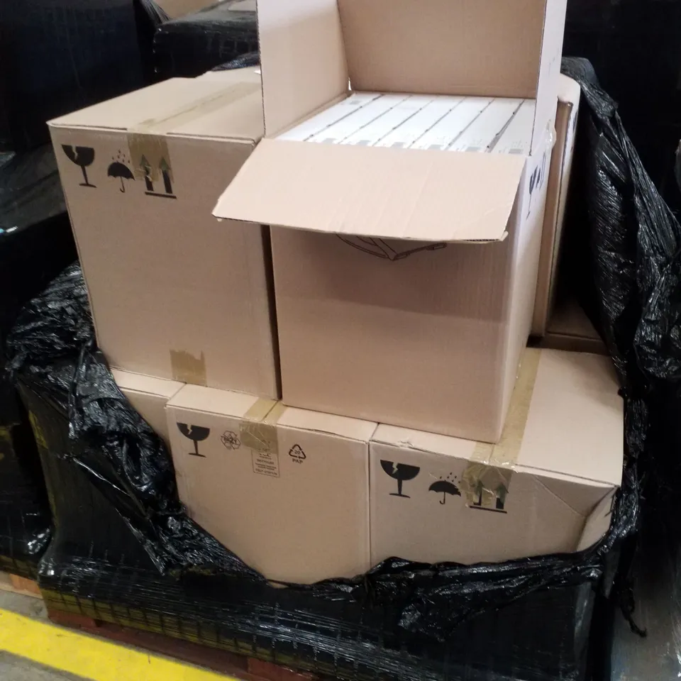 PALLET CONTAINING APPROXIMATELY 70 BRAND NEW CALYPSO WINGHAM TOILET SEATS 