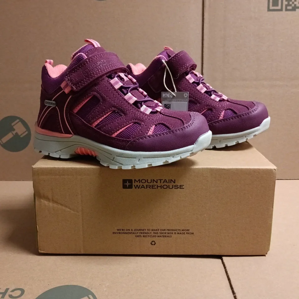 BOXED PAIR OF MOUNTAIN WAREHOUSE DRIFT JUNIOR WATERPROOF TDOOR BOOTS IN BERRY SIZE UK 11