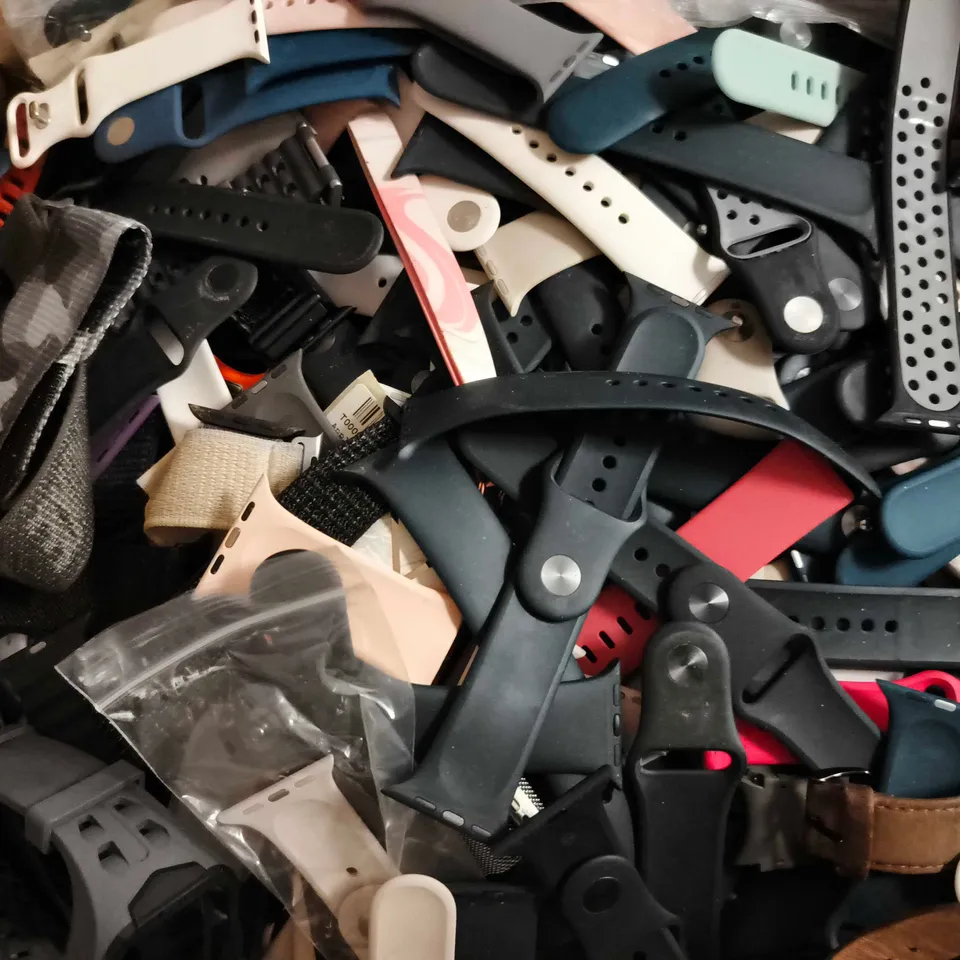 BOX TO INCLUDE LARGE QUANTITY OF ASSORTED WATCH STRAPS IN VARIOUS STYLES AND COLOURS