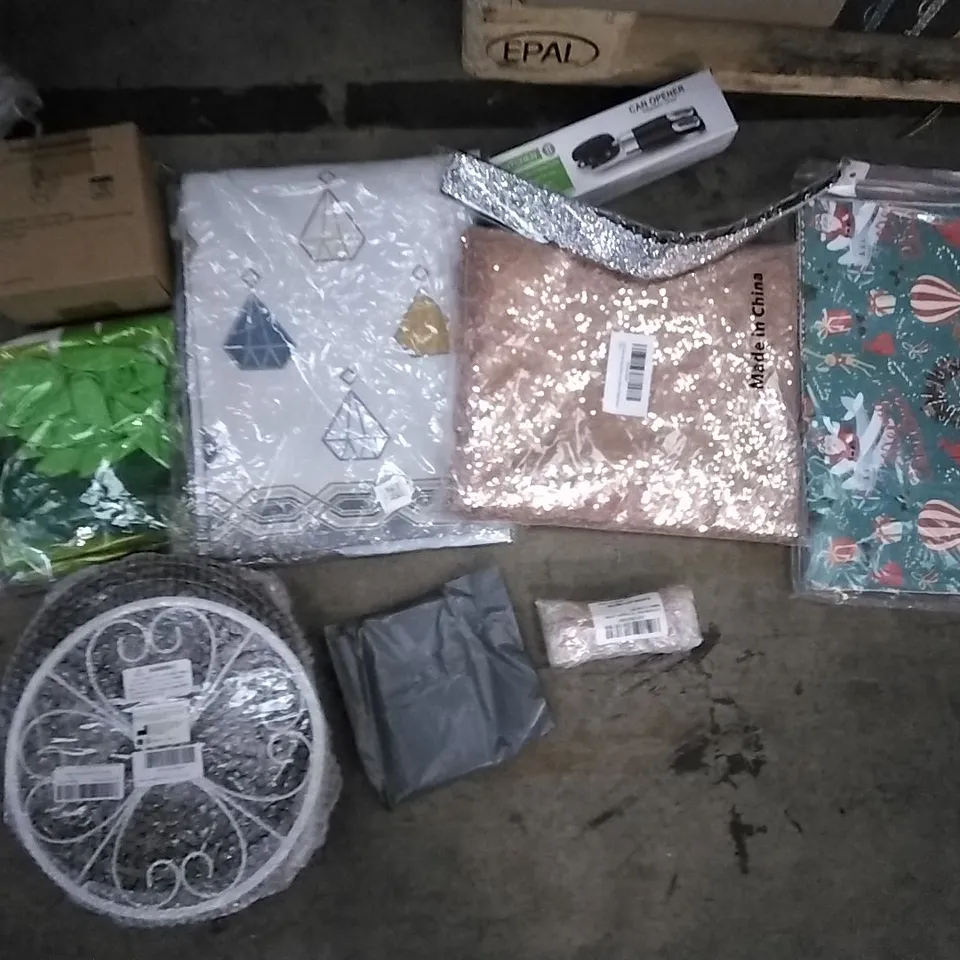 PALLET OF ASSORTED ITEMS INCLUDING 8 PCS REPLACEMENT WATER FILTERS, DINOSAUR BALLOON, LIMEOW CHRISTMAS DESERT MOLDS, IRON FLOWER POT HOLDER, CAN OPENER, CHRISTMAS WRAPPING PAPER