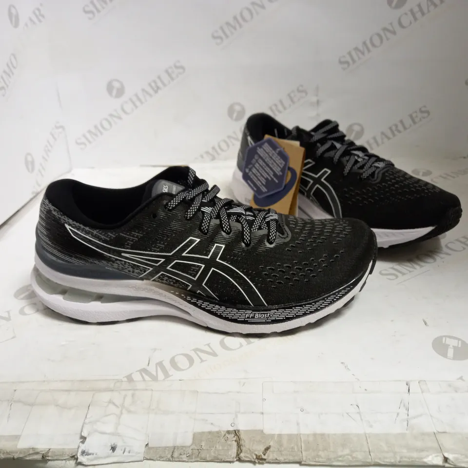 OASICS GEL-KAYANO 28 WOMEN BLACK/WHITE UK 7 1/2 