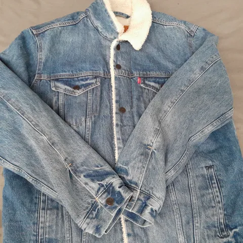 LEVI STRAUSS FLEECE LINED LONG SLEEVE DENIM JACKET IN BLUE SIZE XL