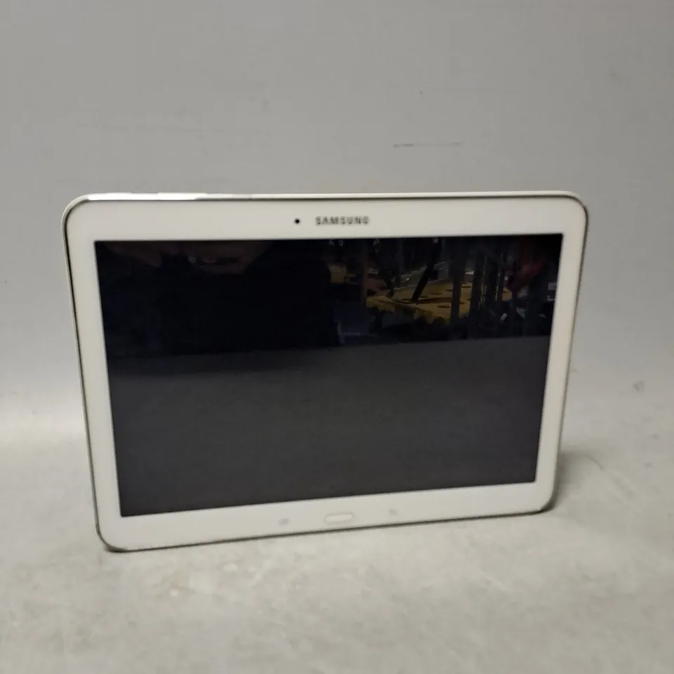 SAMSUNG SM-T530 TABLET