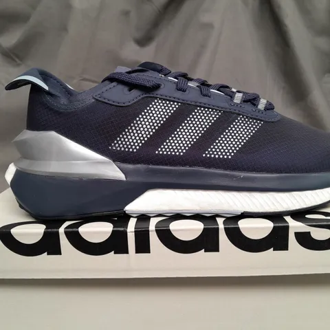 BOXED ADIDAS AVRY NAVY TRAINERS - UK 6