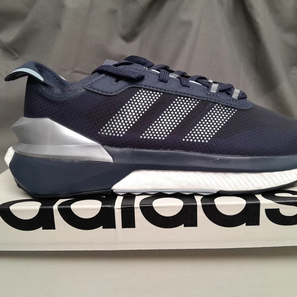BOXED ADIDAS AVRY NAVY TRAINERS - UK 6