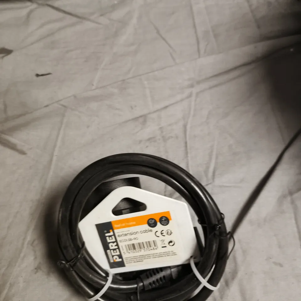 BOX OF APPROXIMATELY 40 ASSORTED ITEMS INCLUDING MOBILE PHONE CASE , VARTA BATTERIES AND PEREL XTENSION CABLE 