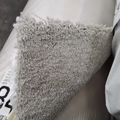 ROLL OF QUALITY PINNACLE AB 3233/0610 COM BED COTTON CARPET APPROXIMATELY 5.6×5M