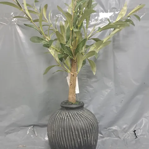 DECORATIVE ARTIFICIAL PLANT IN BLACK POT