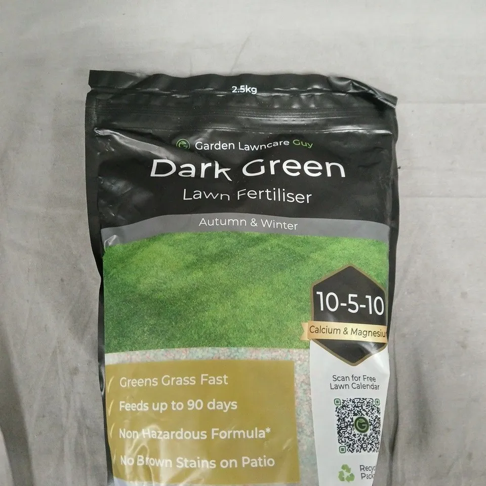 GARDEN LAWNCARE GUY DARK GREEN LAWN FERTILISER, 2.5KG
