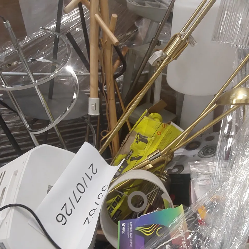 PALLET CONTAINING A VERY LARGE QUANTITY OF ASSORTED ITEMS INCLUDING: FLOOR LAMPS, STATUS 5L AIR COOLER, TURTLE BEACH XBOX CONTROLLER, RYOBI TOOL, WAGNER FENCE SPRAYER ECT