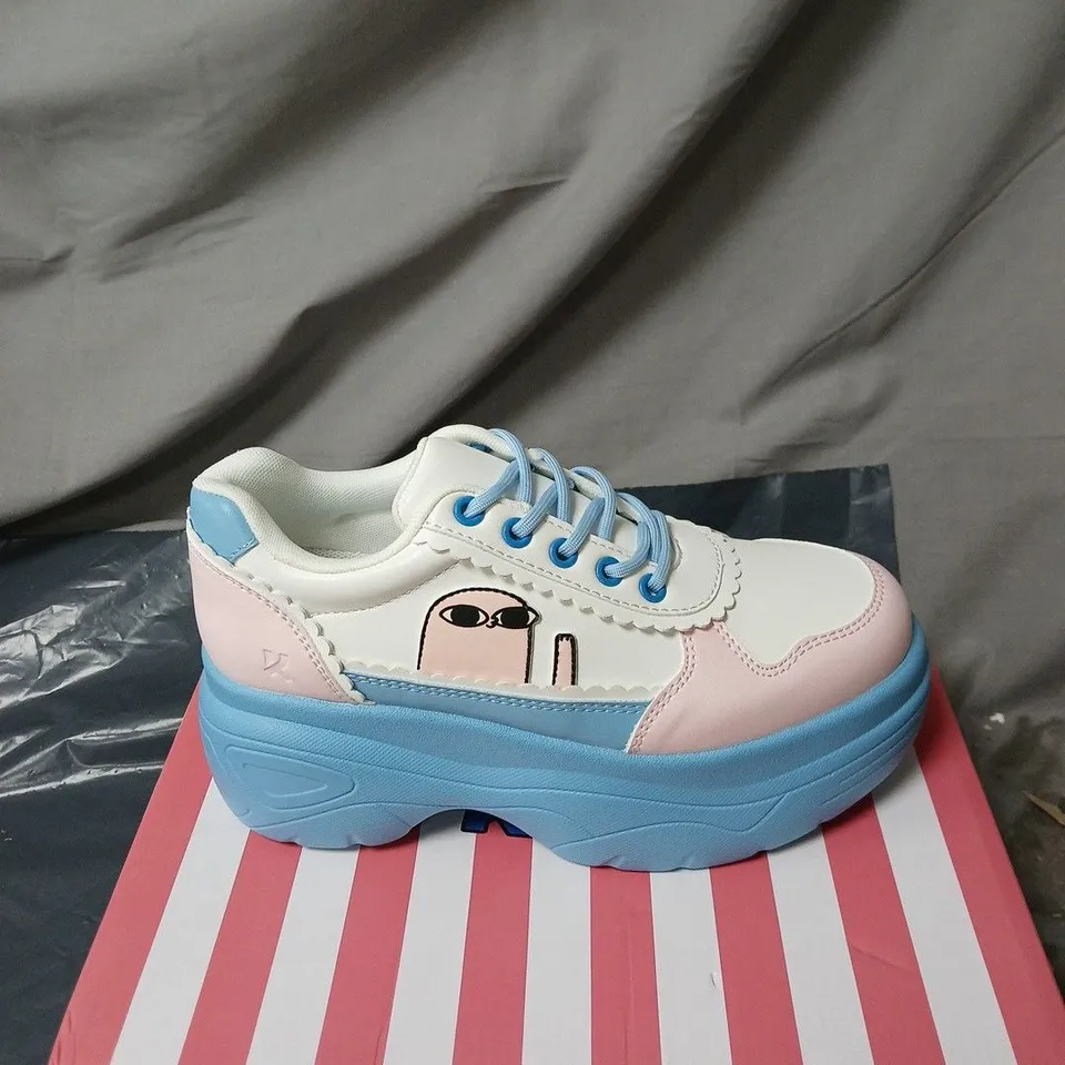 KOI BEAN SAYS HI CHUNKY TRAINERS BLUE BOXED SIZE 5