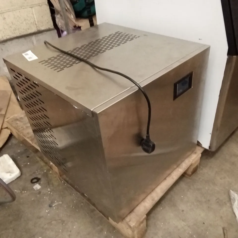 ADEXA CIM200 ICE MACHINE WITH LARGE ICE STORAGE BIN