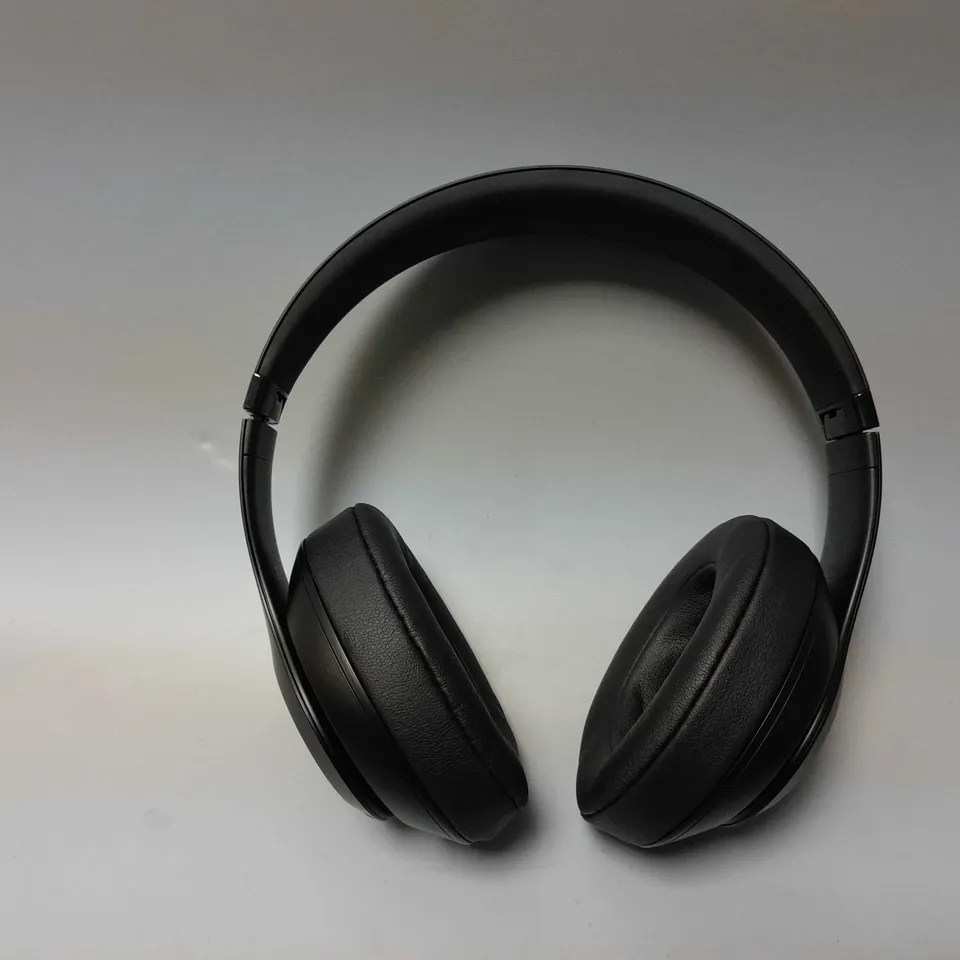 BEATS HEADPHONES IN BLACK
