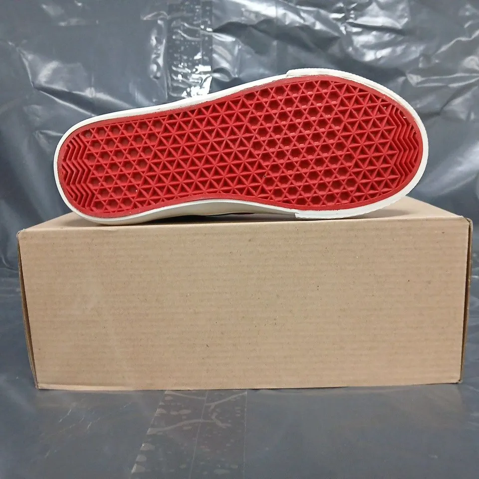 BOXED PAIR OF MINI BODEN KIDS CANVAS SLIP-ON SHOES IN RED/BLUE SIZE EU SIZE 30