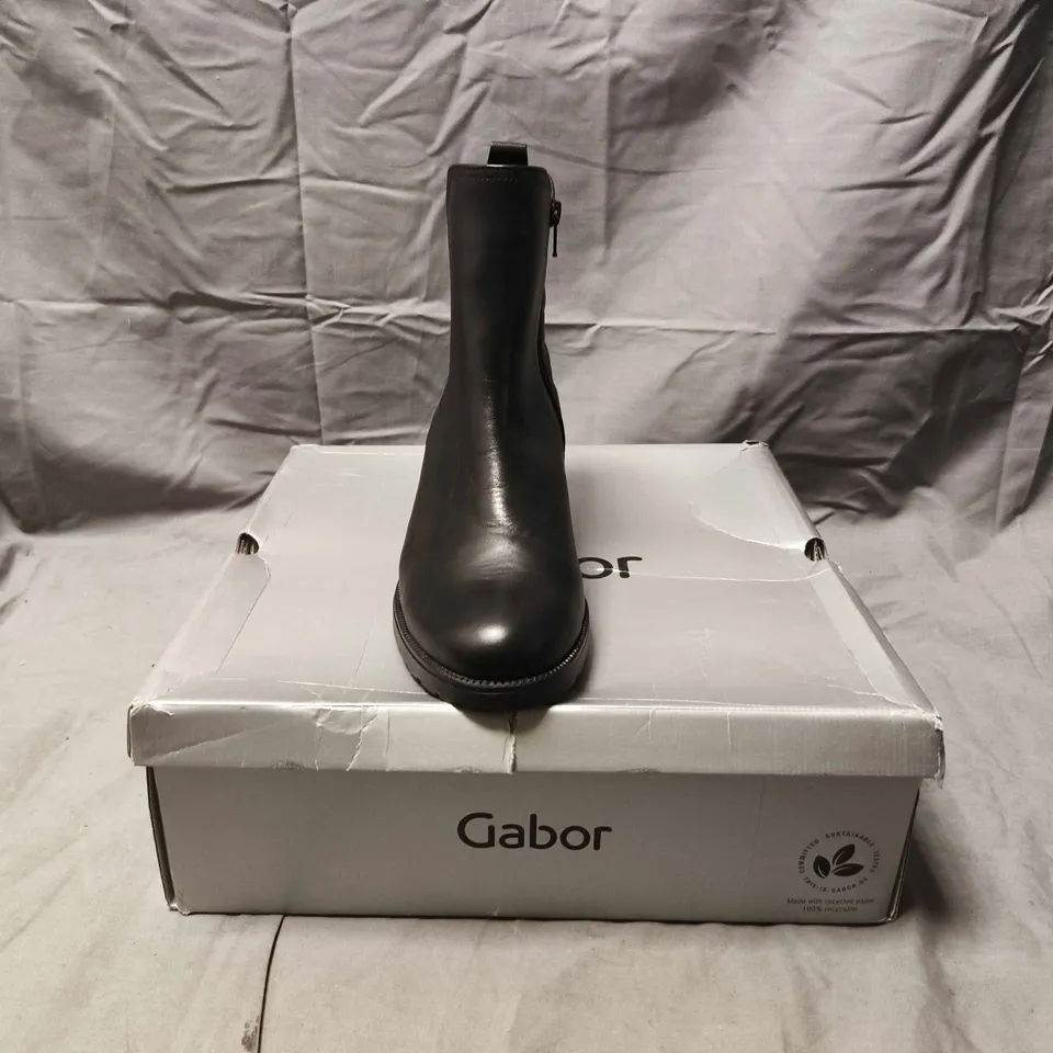 BOXED PAIR OF GABOR BOOTS IN BLACK SIZE 6