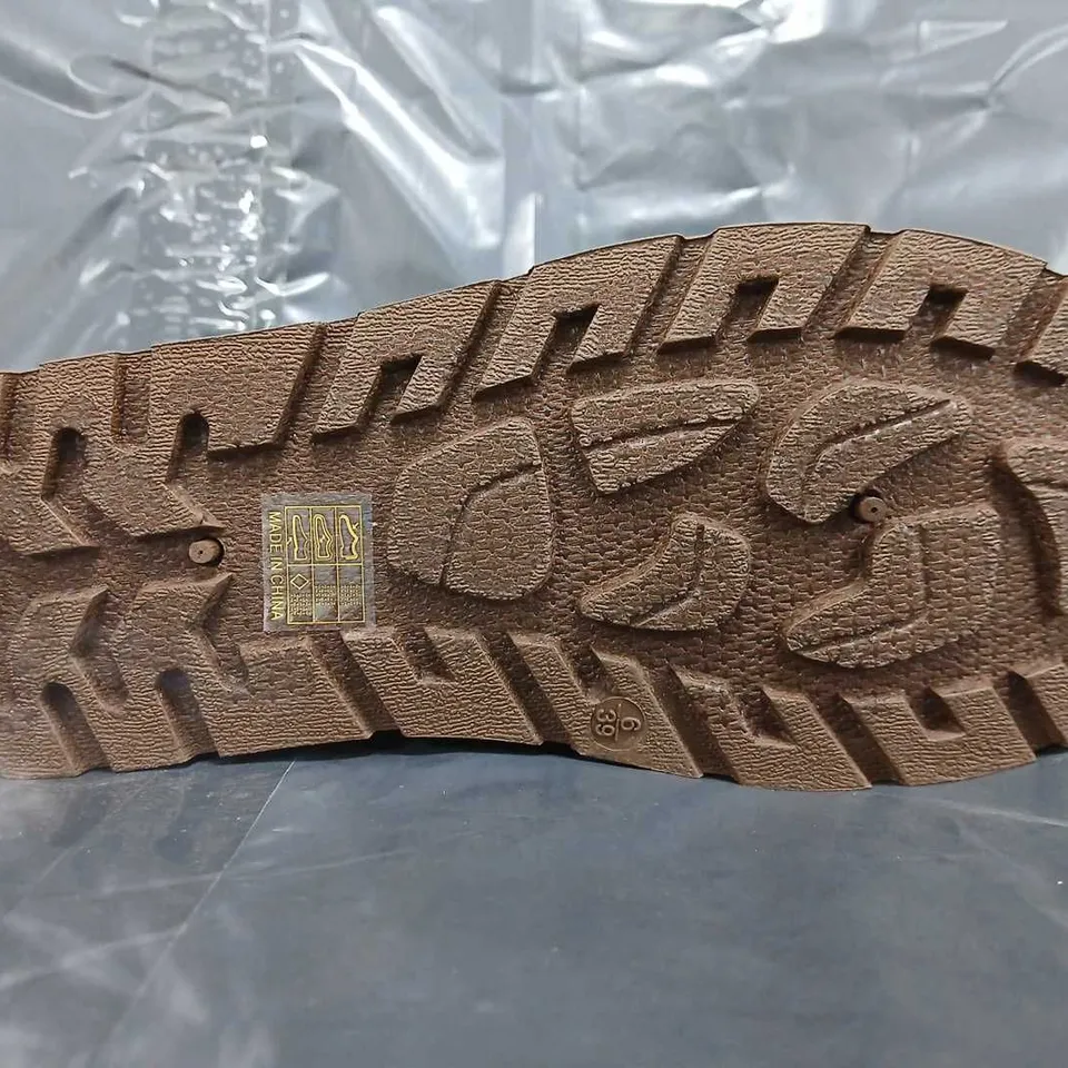 BOXED PAIR OF BOOHOO FAUX FUR LINED SHOES IN ANIMAL PRINT SIZE 6