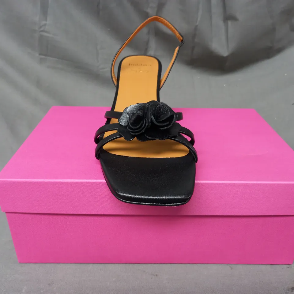 BOXED PAIR OF BOBBIES JUNY BREEZE OPEN TOE MID HEEL SHOES IN BLACK EU SIZE 39