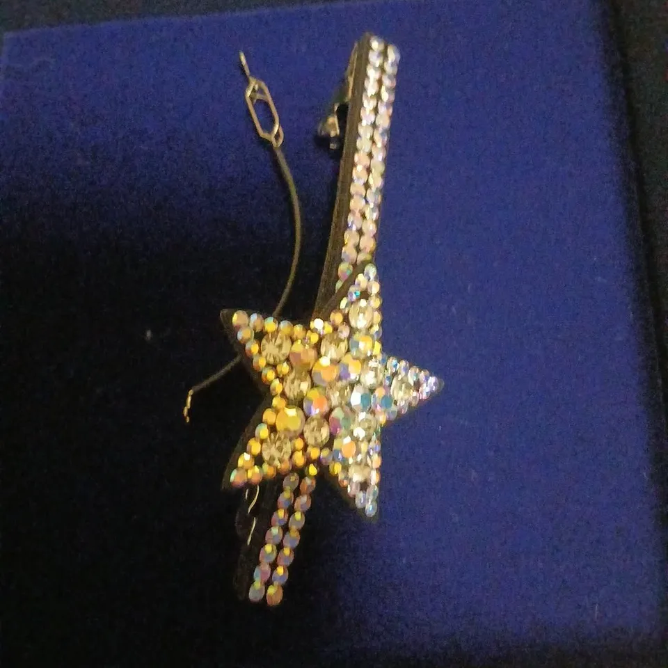 BUTLER & WILSON SINGLE STAR HAIR CLIP 