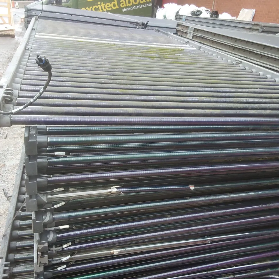 PALLET CONTAINING A VERY LARGE QUANTITY OF SOLAR PANELS