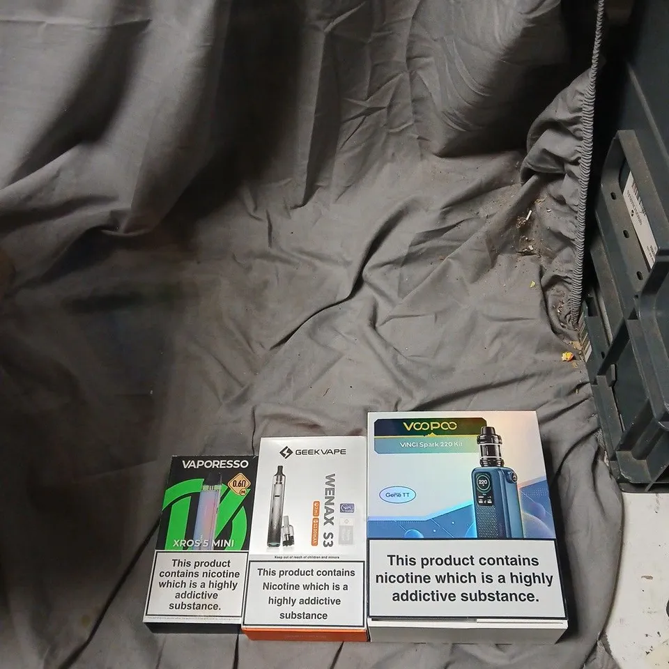 APPROXIMATELY 25 ITEMS INCLUDING VAPE STARTER KIT ASSORTMENT: VAPORESSO XROS 5 MINI, GEEKVAPE WENAX S3 & VOOPOO VINCI SPARK 220 KIT